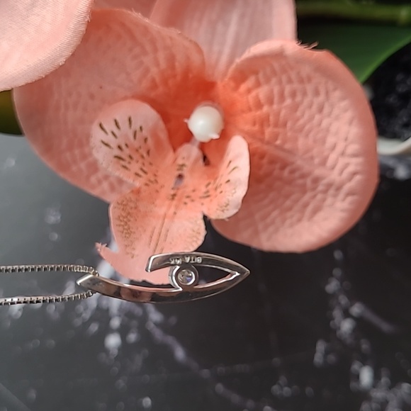 14KT WHITE GOLD TENSION SET DIAMOND PENDANT - Picture 5 of 13